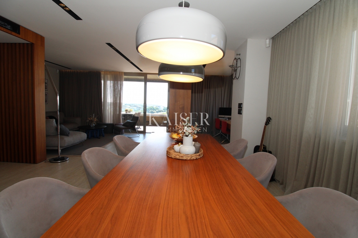Istra, Novigrad - luksuzno opremljeno stanovanje 119m2, vrhunska lokacija, pogled na morje