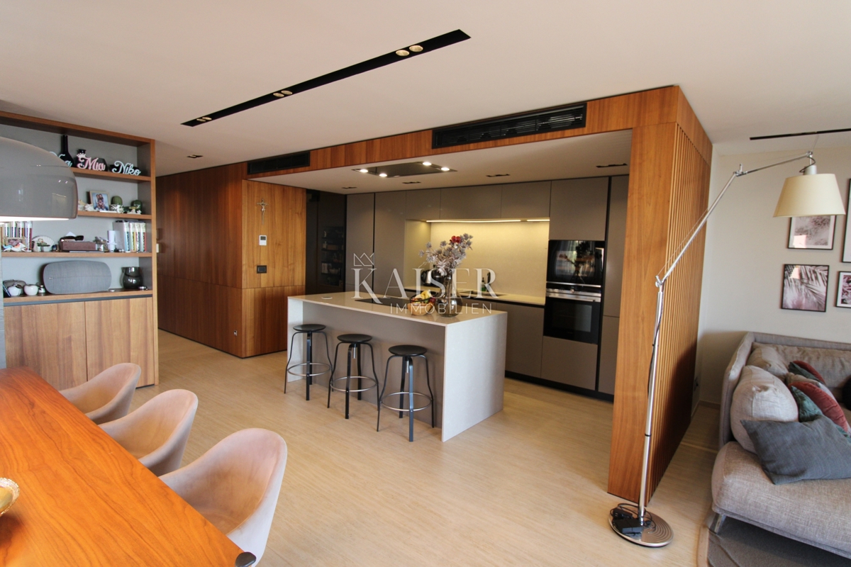 Istra, Novigrad - luksuzno opremljeno stanovanje 119m2, vrhunska lokacija, pogled na morje