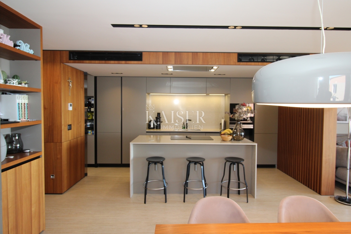 Istra, Novigrad - luksuzno opremljeno stanovanje 119m2, vrhunska lokacija, pogled na morje