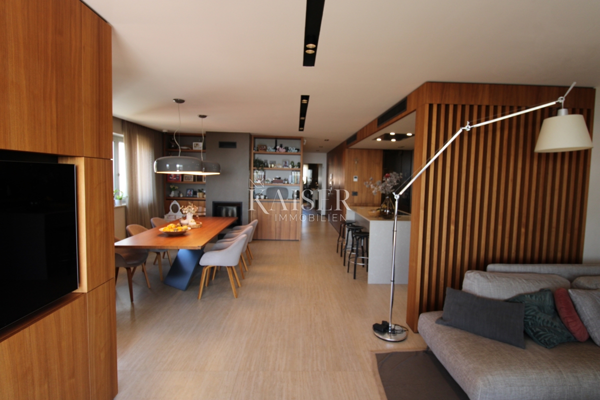 Istra, Novigrad - luksuzno opremljeno stanovanje 119m2, vrhunska lokacija, pogled na morje