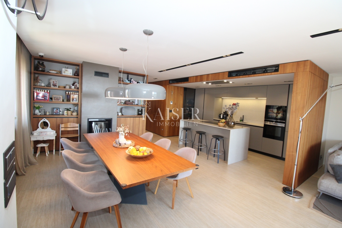 Istra, Novigrad - luksuzno opremljeno stanovanje 119m2, vrhunska lokacija, pogled na morje