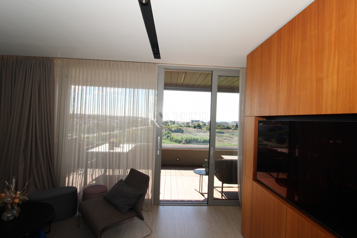 Istra, Novigrad - luksuzno opremljeno stanovanje 119m2, vrhunska lokacija, pogled na morje