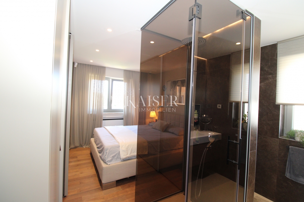 Istra, Novigrad - luksuzno opremljeno stanovanje 119m2, vrhunska lokacija, pogled na morje