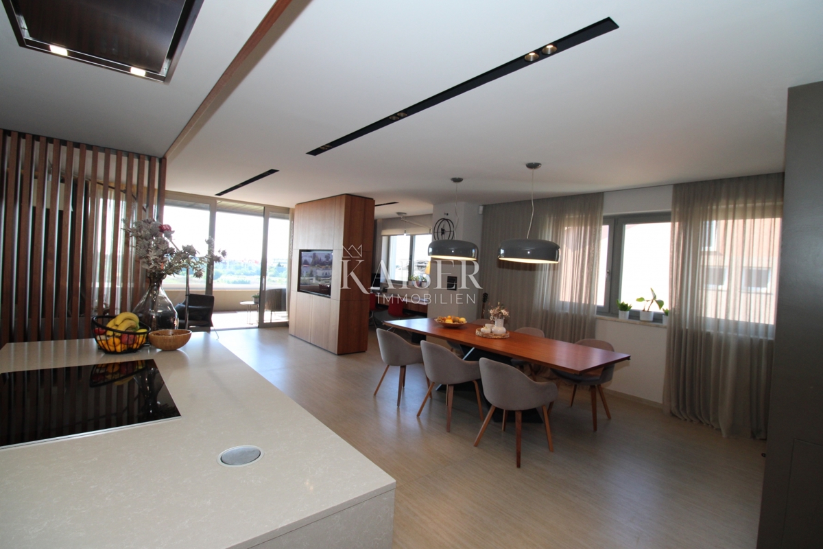 Istra, Novigrad - luksuzno opremljeno stanovanje 119m2, vrhunska lokacija, pogled na morje