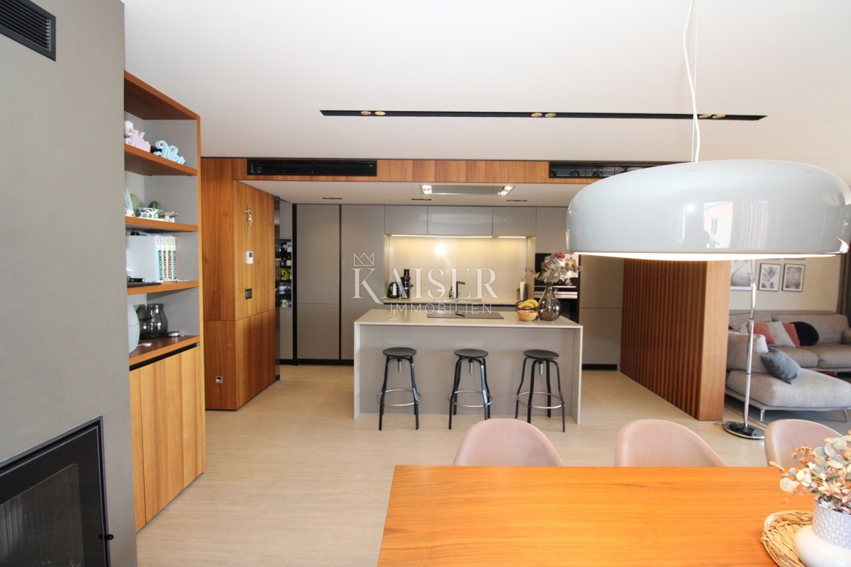 Istra, Novigrad - luksuzno opremljeno stanovanje 119m2, vrhunska lokacija, pogled na morje