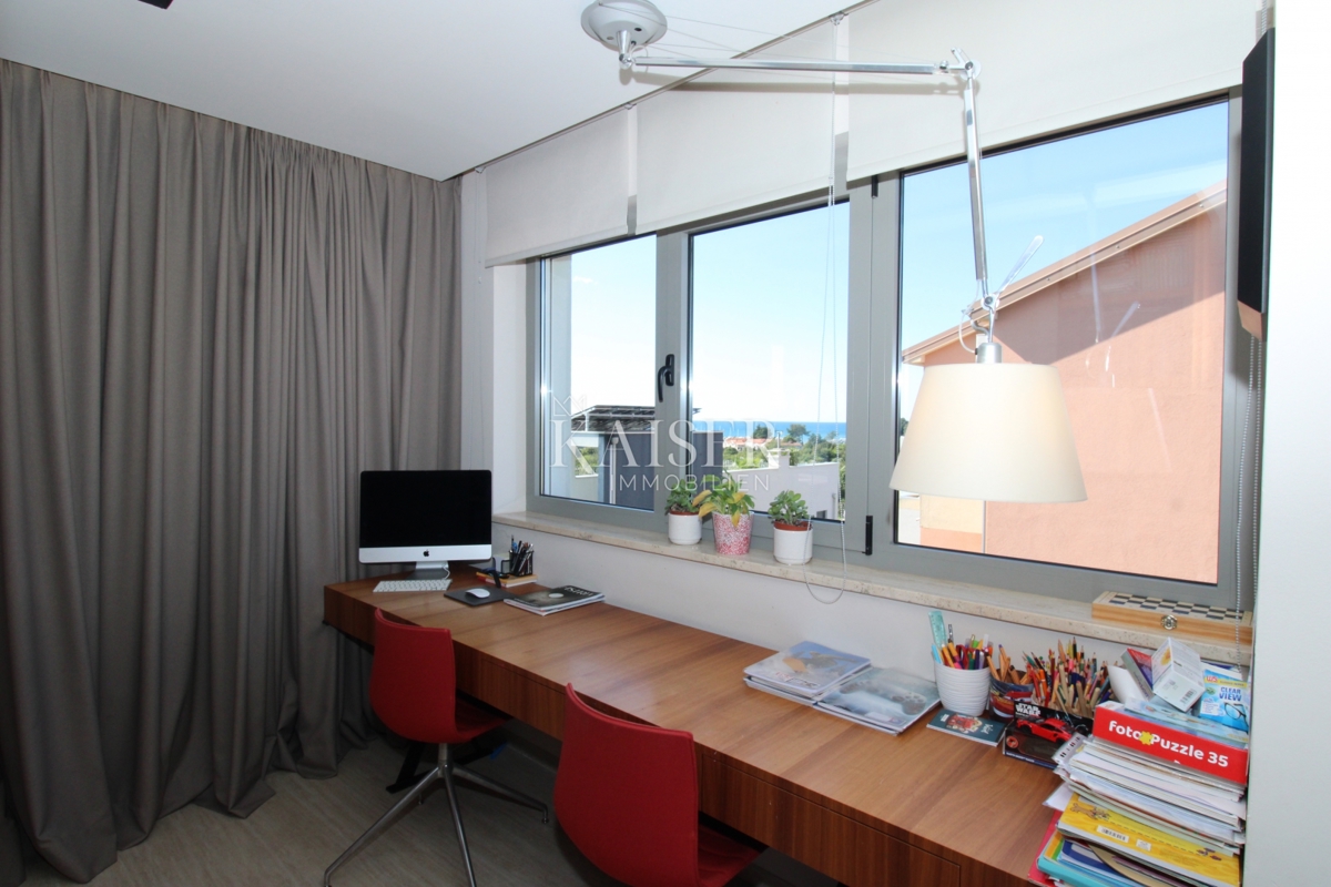 Istra, Novigrad - luksuzno opremljeno stanovanje 119m2, vrhunska lokacija, pogled na morje