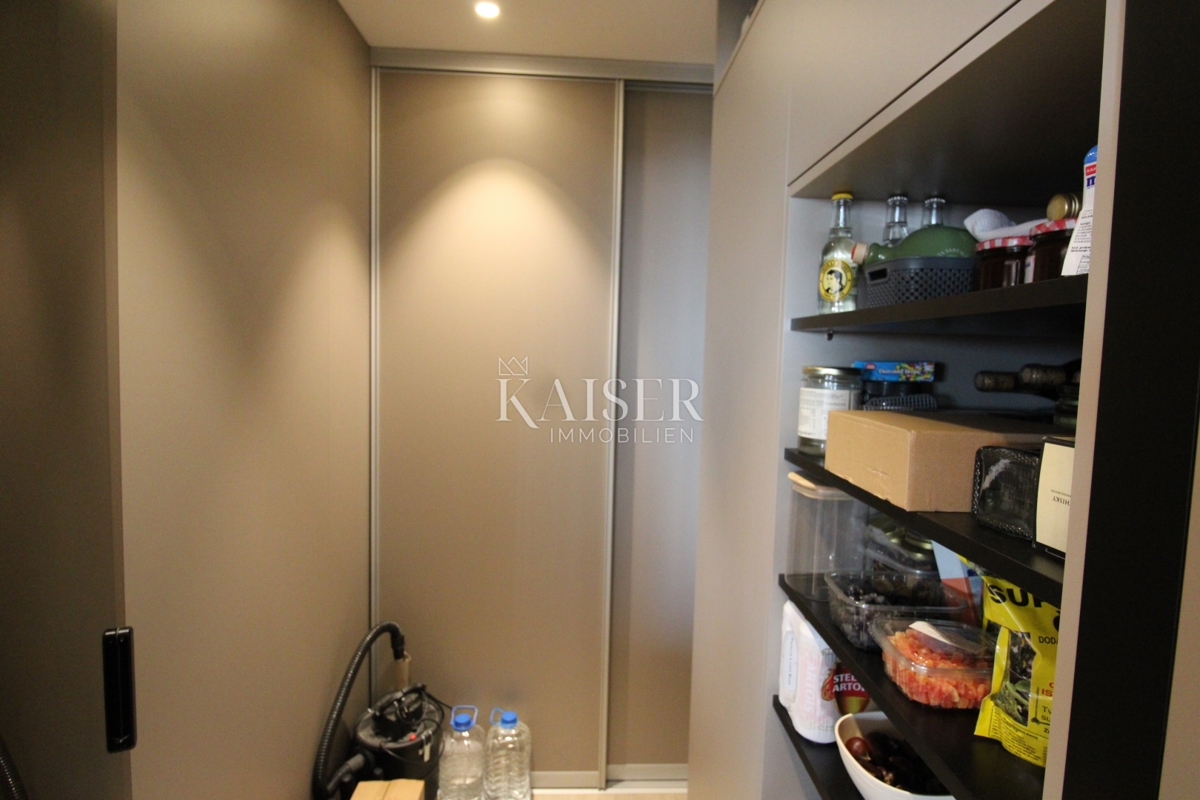 Istra, Novigrad - luksuzno opremljeno stanovanje 119m2, vrhunska lokacija, pogled na morje