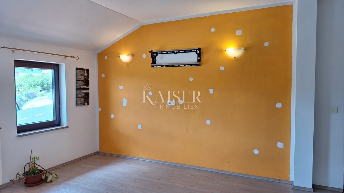 Matulji, Šapjane, poslovna stavba v 3 nadstropjih, zunanje parkirišče, 780 m2 uporabne površine