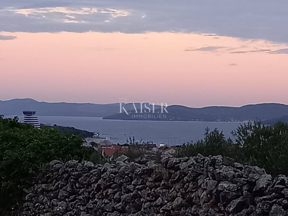  Zazidljivo zemljišče Vodice, 649m2