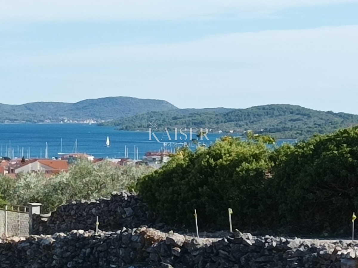  Zazidljivo zemljišče Vodice, 649m2