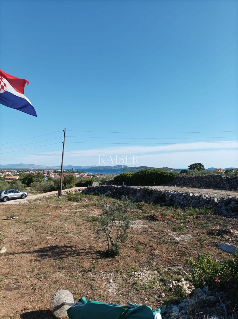  Zazidljivo zemljišče Vodice, 649m2