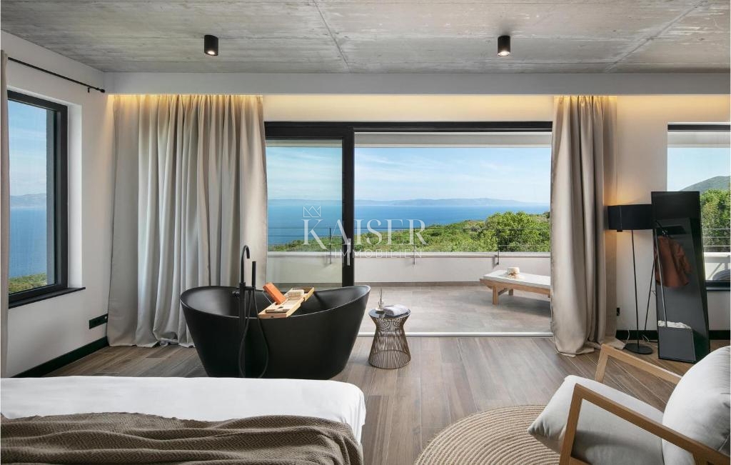 Istra, Rabac - dizajnerska vila ob morju, 396 m2