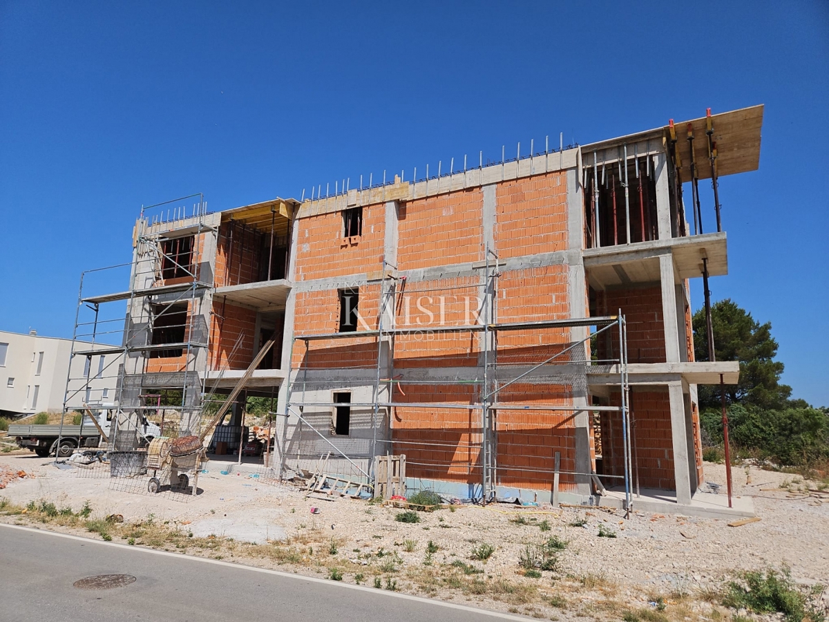 Šibenik, Brodarica - enosobno stanovanje 62,96 m2 v novi stavbi v bližini plaže Rezalište