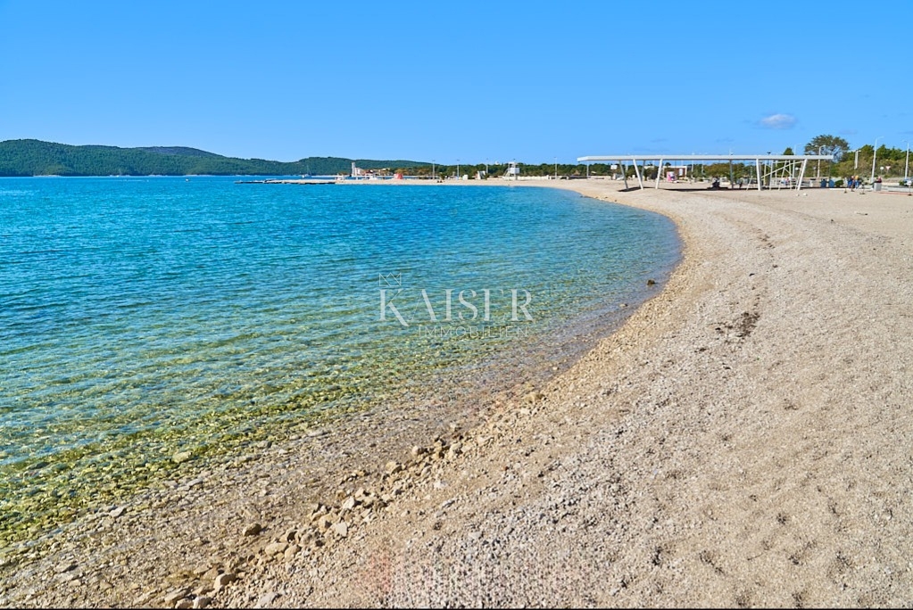 Šibenik, Brodarica - enosobno stanovanje 62,96 m2 v novi stavbi v bližini plaže Rezalište