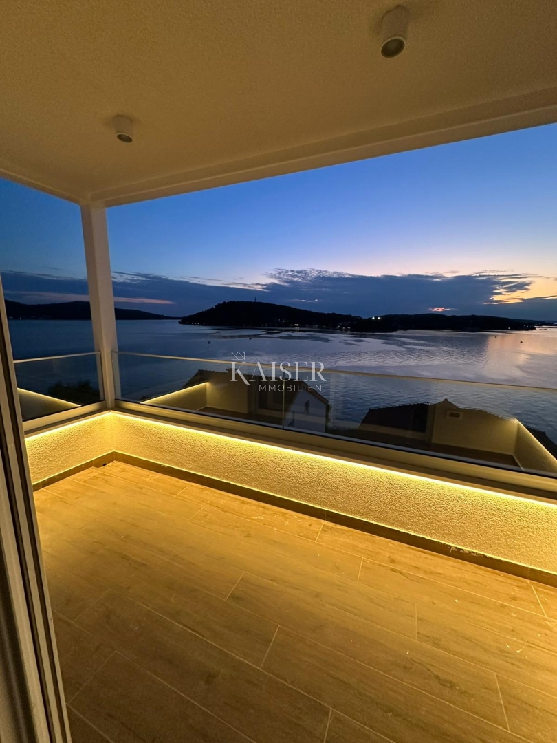 ŠIBENIK, ROGOZNICA - Dvosobno stanovanje s pogledom na morje