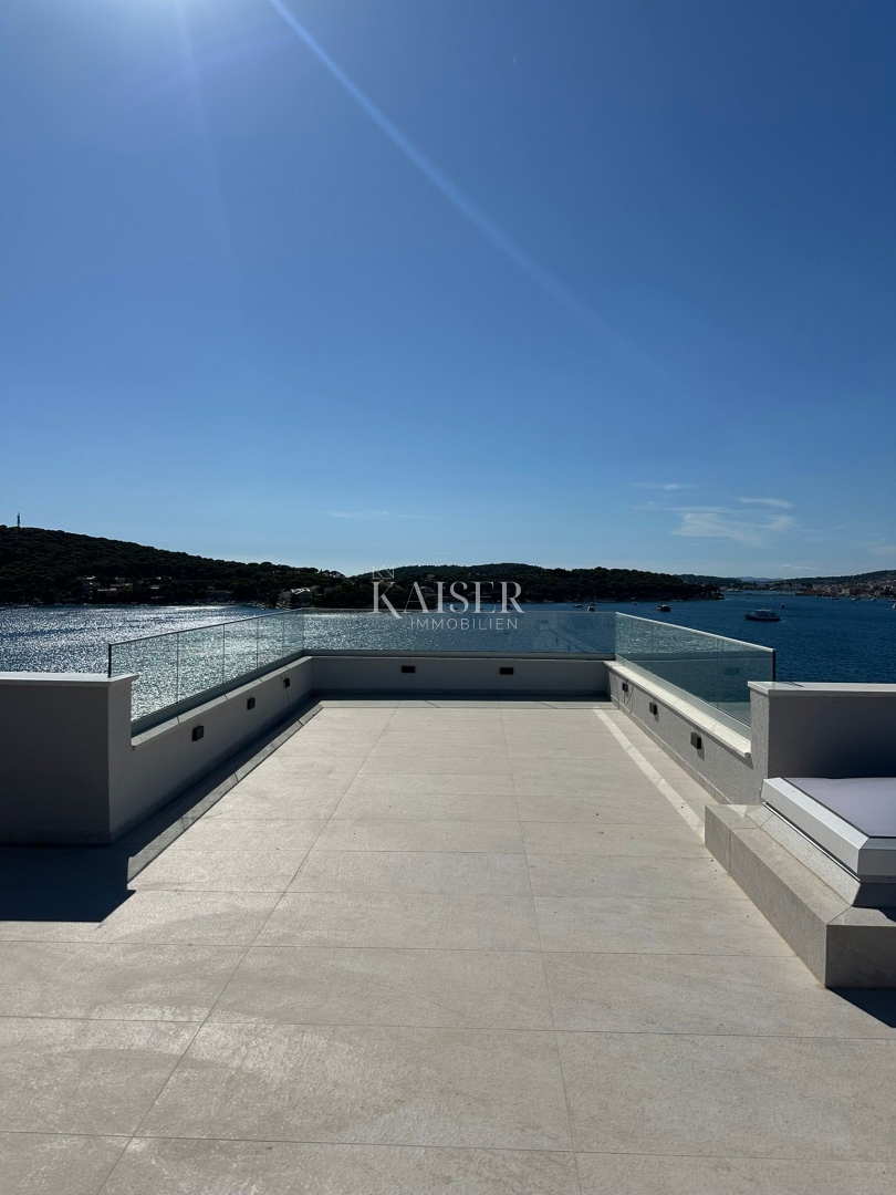 ŠIBENIK, ROGOZNICA - Dvosobno stanovanje s pogledom na morje