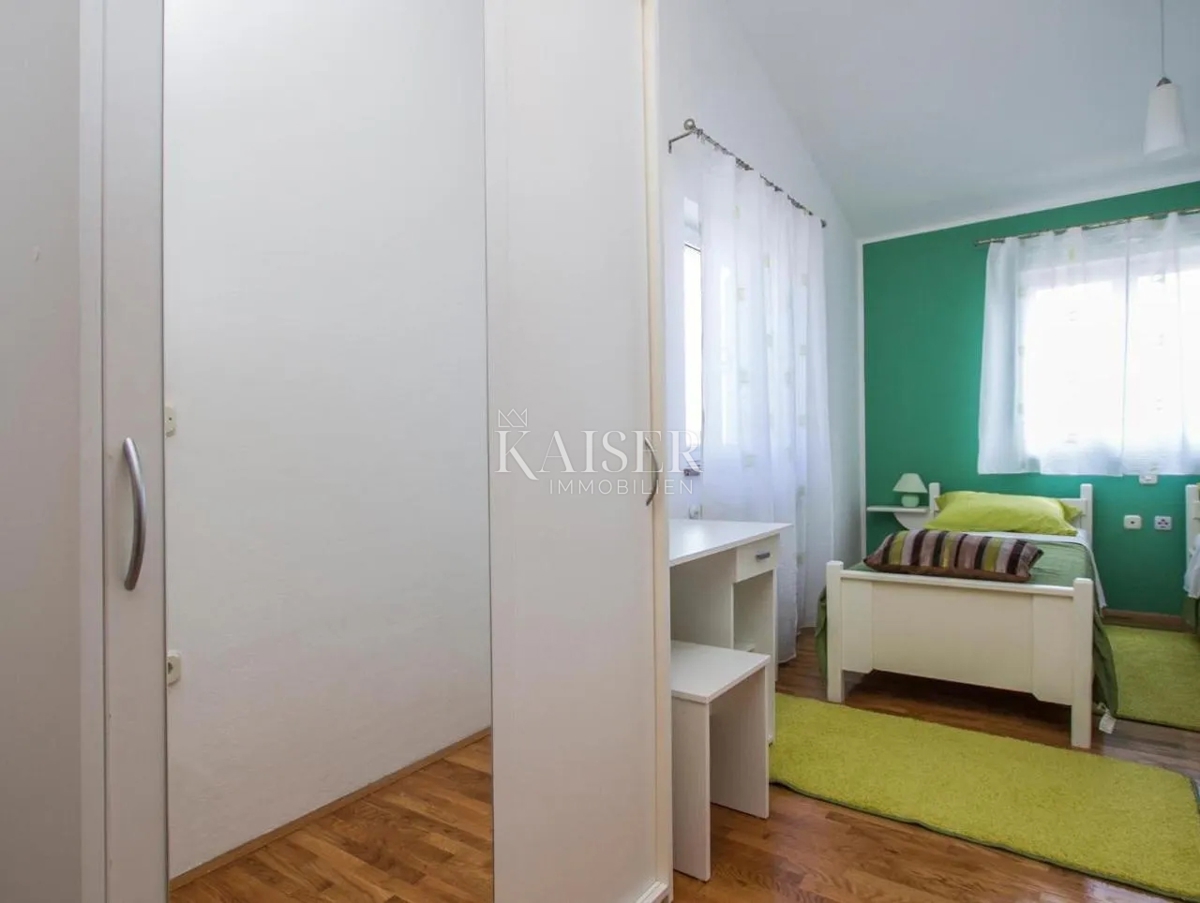 Istra, Rabac - hiša z dvema apartmajema in pogledom na morje, 199 m2