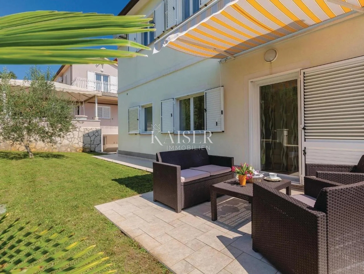 Istra, Rabac - hiša z dvema apartmajema in pogledom na morje, 199 m2