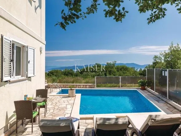 Istra, Rabac - hiša z dvema apartmajema in pogledom na morje, 199 m2