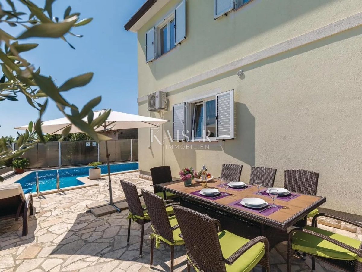 Istra, Rabac - hiša z dvema apartmajema in pogledom na morje, 199 m2
