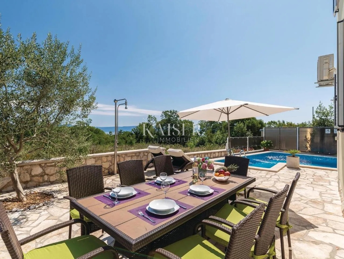 Istra, Rabac - hiša z dvema apartmajema in pogledom na morje, 199 m2