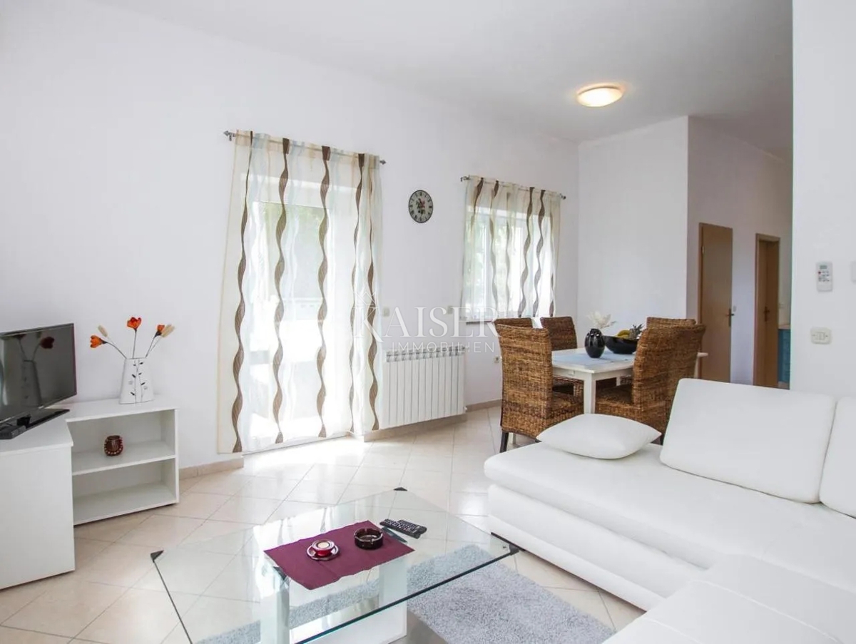 Istra, Rabac - hiša z dvema apartmajema in pogledom na morje, 199 m2