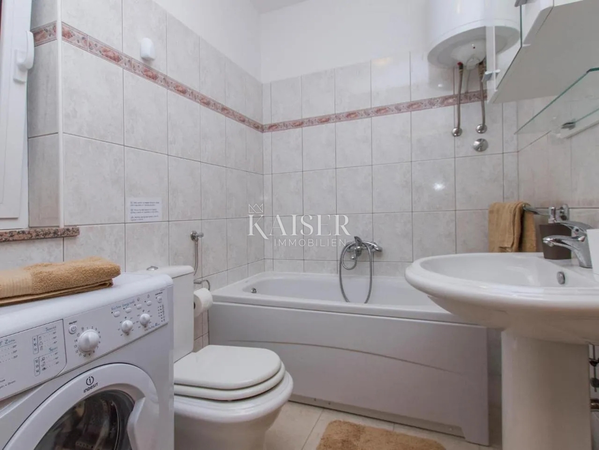 Istra, Rabac - hiša z dvema apartmajema in pogledom na morje, 199 m2