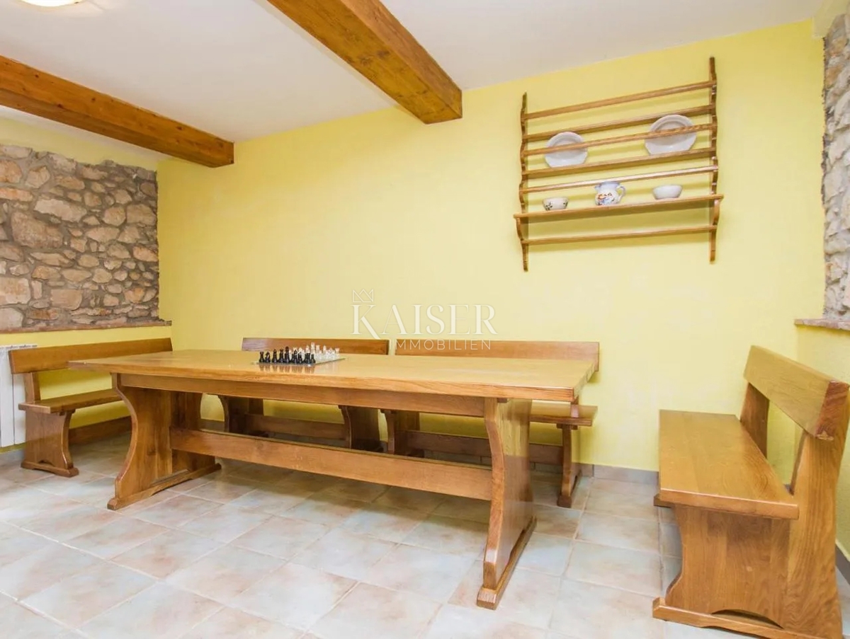 Istra, Rabac - hiša z dvema apartmajema in pogledom na morje, 199 m2