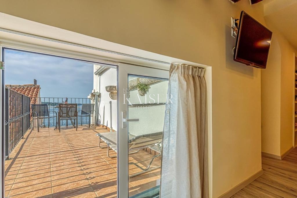 Poreč, stanovanje 48m2 prva vrsta do morja