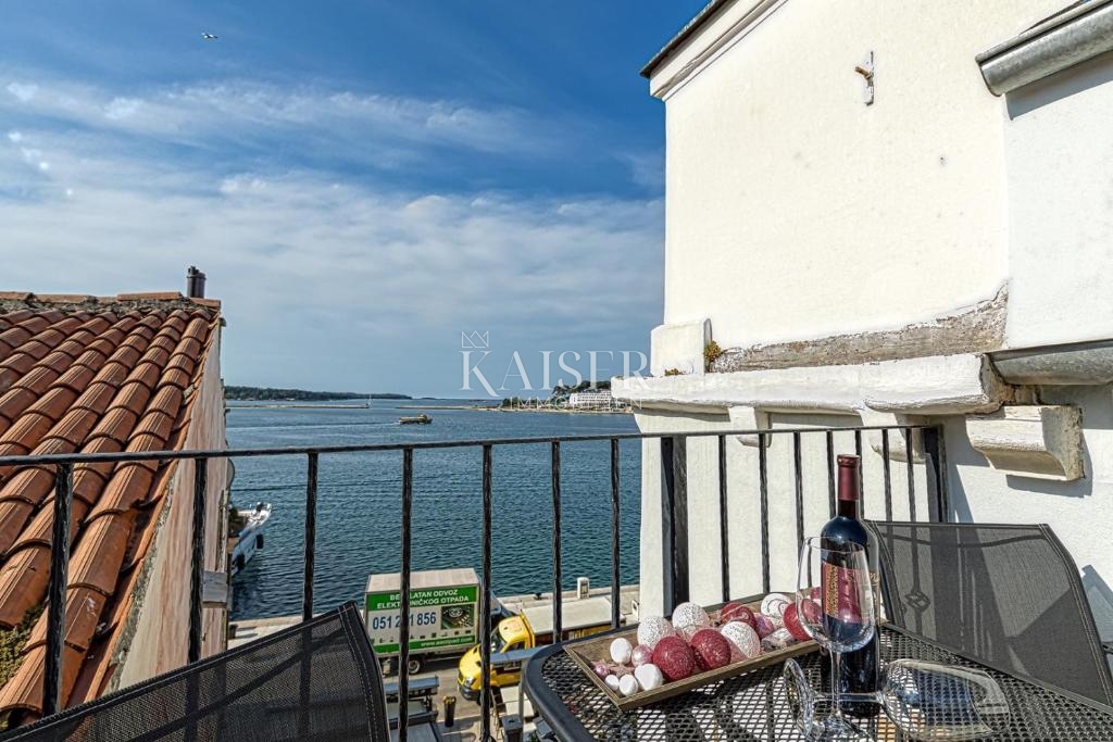 Poreč, stanovanje 48m2 prva vrsta do morja
