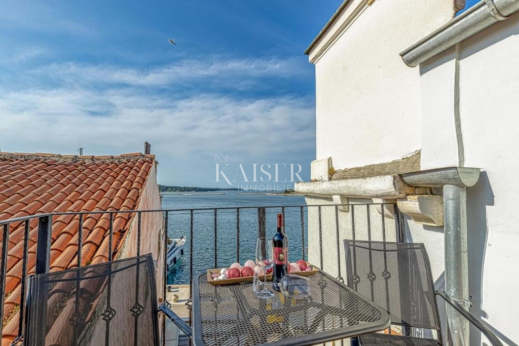 Poreč, stanovanje 48m2 prva vrsta do morja