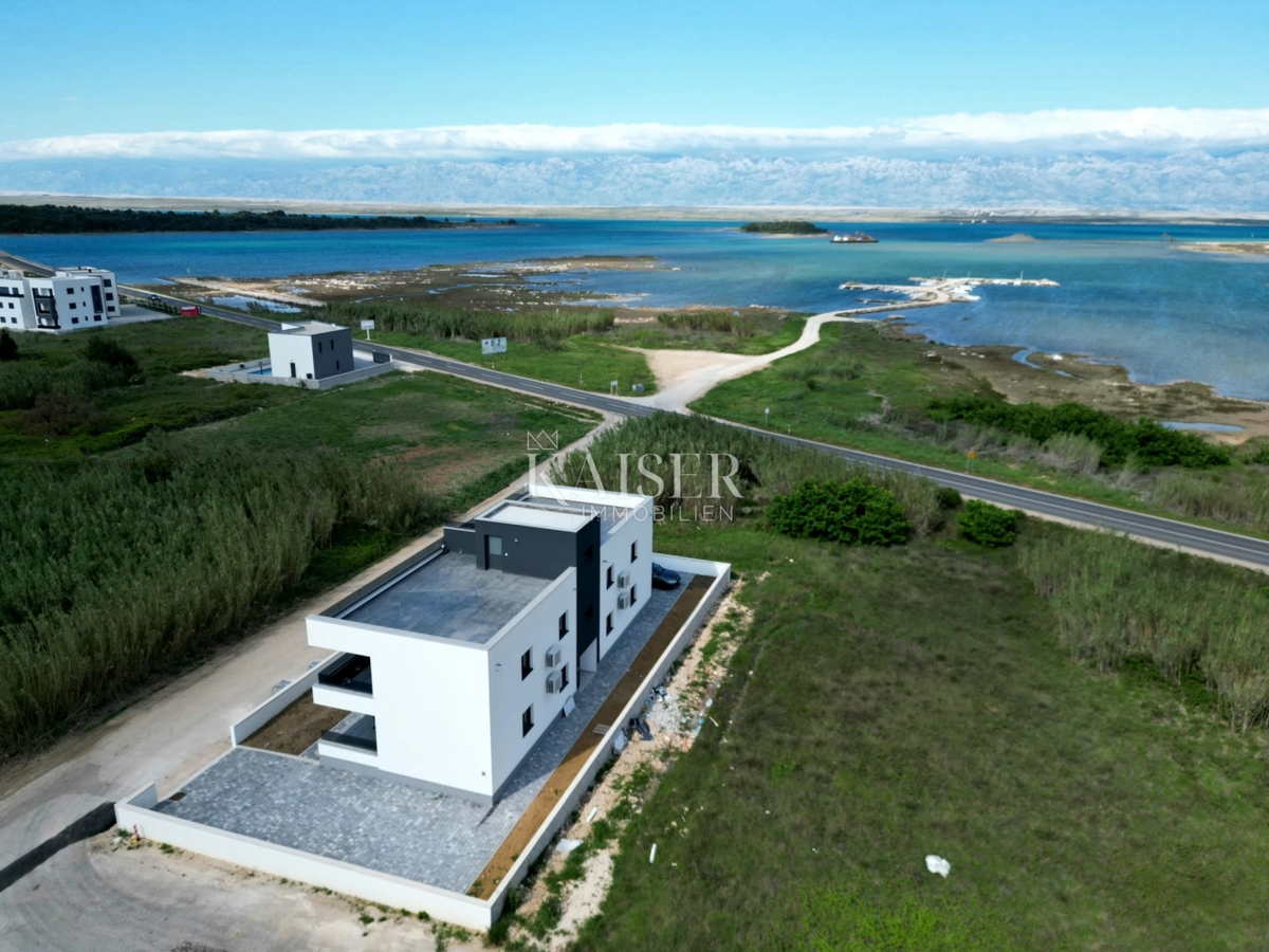 Zadar - Privlaka, stanovanje s strešno teraso 150 m od morja