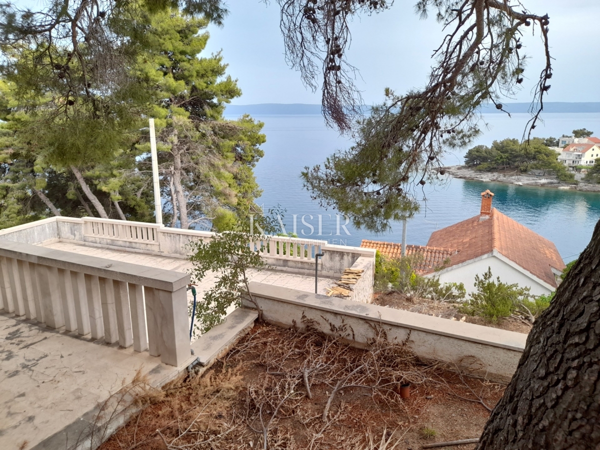 SUMARTIN, Brač - Luksuzna vila iz braškega kamna z oljčnim nasadom in privezom za čolne