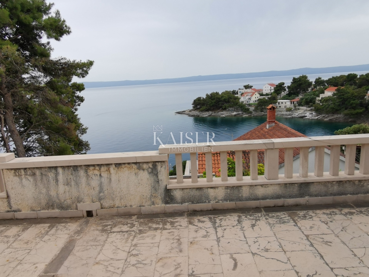 SUMARTIN, Brač - Luksuzna vila iz braškega kamna z oljčnim nasadom in privezom za čolne