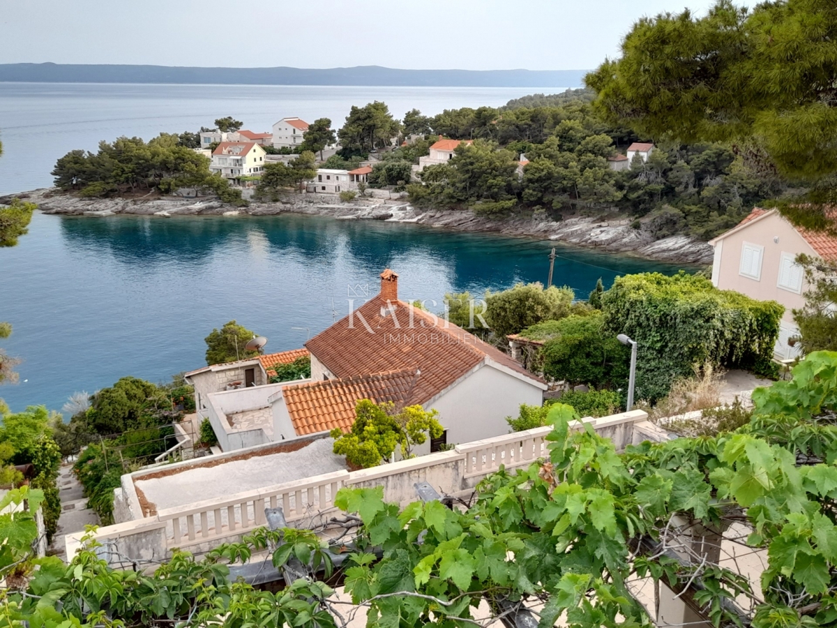 SUMARTIN, Brač - Luksuzna vila iz braškega kamna z oljčnim nasadom in privezom za čolne