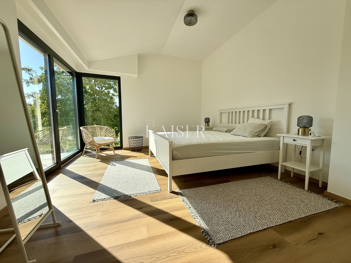 Istra, Labin - novogradnja z bazenom 218 m2