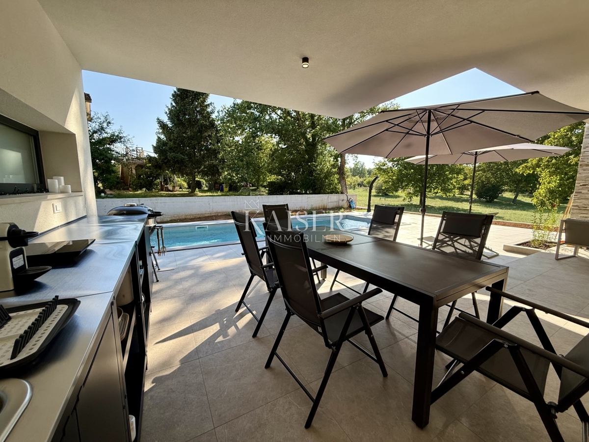 Istra, Labin - novogradnja z bazenom 218 m2