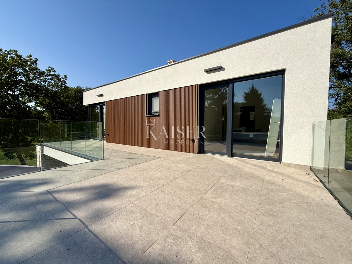 Istra, Labin - novogradnja z bazenom 218 m2