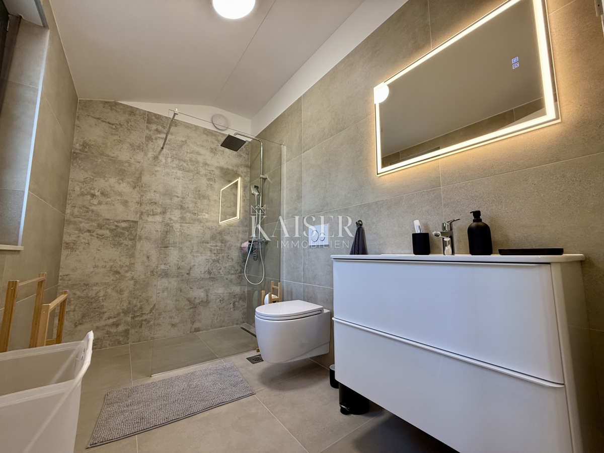 Istra, Labin - novogradnja z bazenom 218 m2