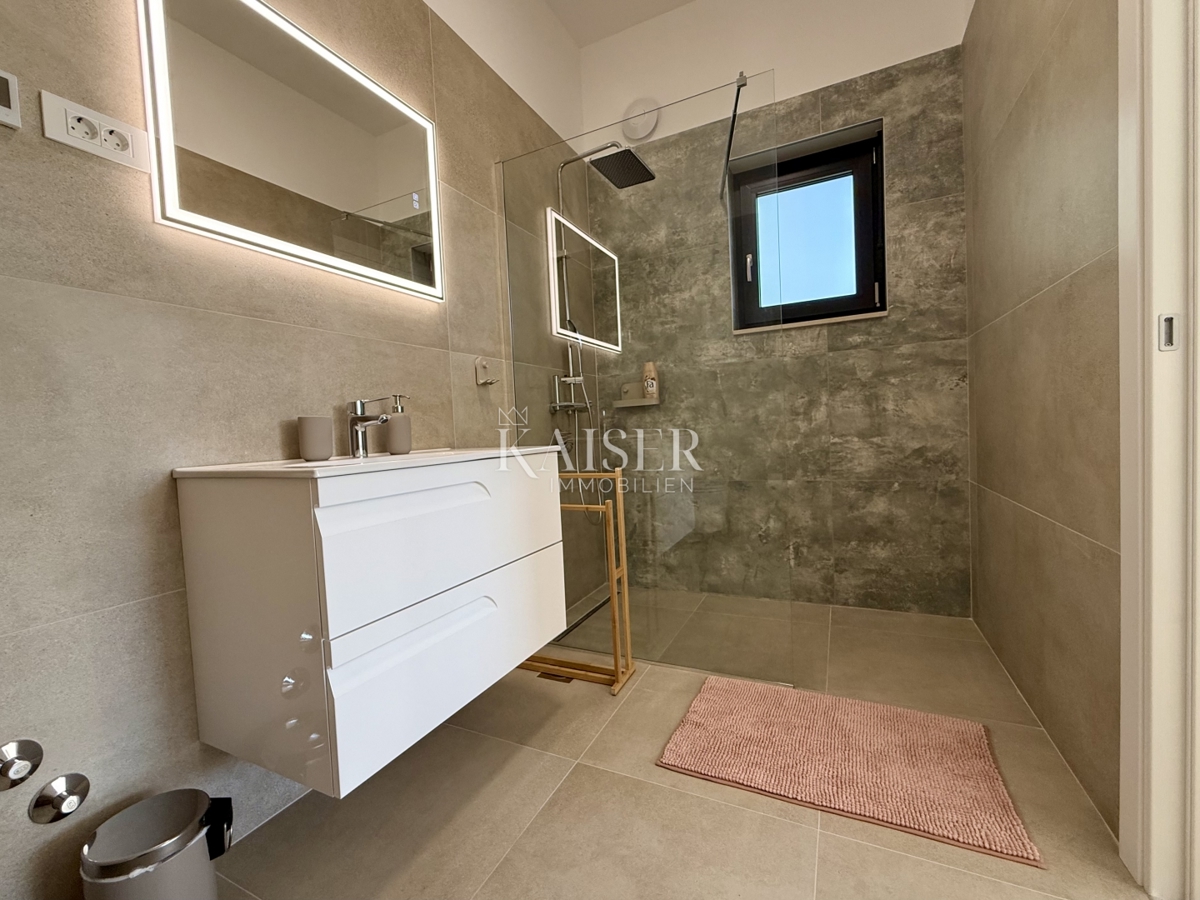 Istra, Labin - novogradnja z bazenom 218 m2