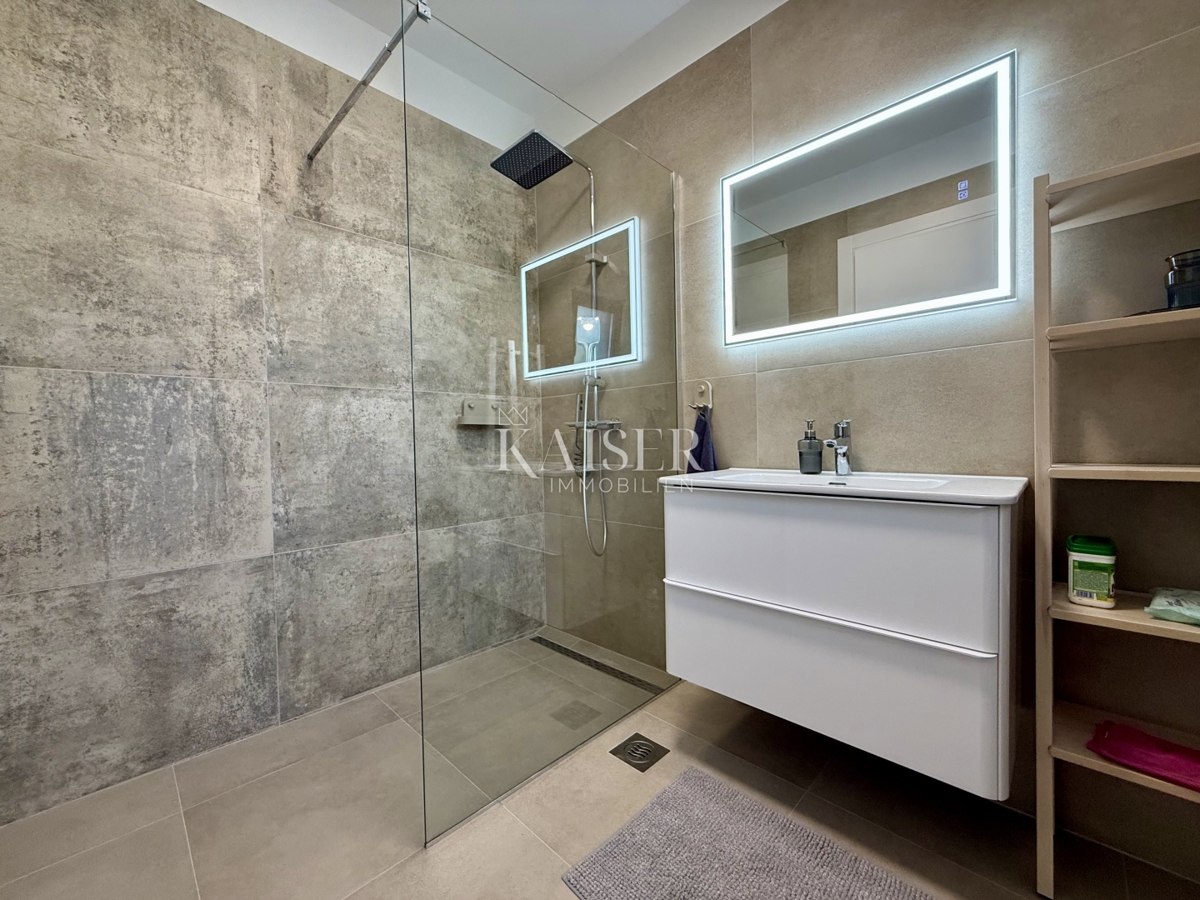 Istra, Labin - novogradnja z bazenom 218 m2