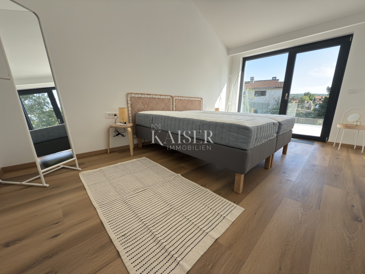 Istra, Labin - novogradnja z bazenom 218 m2