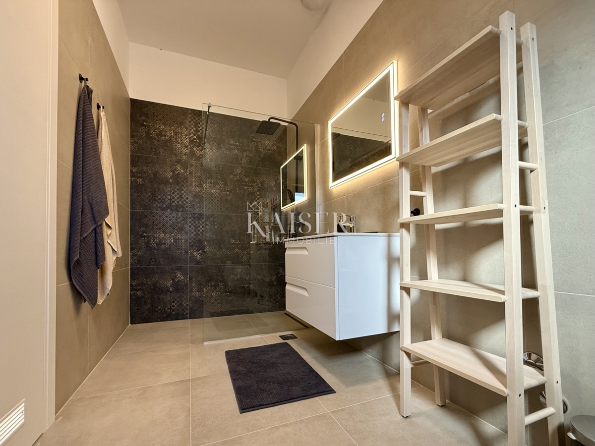 Istra, Labin - novogradnja z bazenom 218 m2