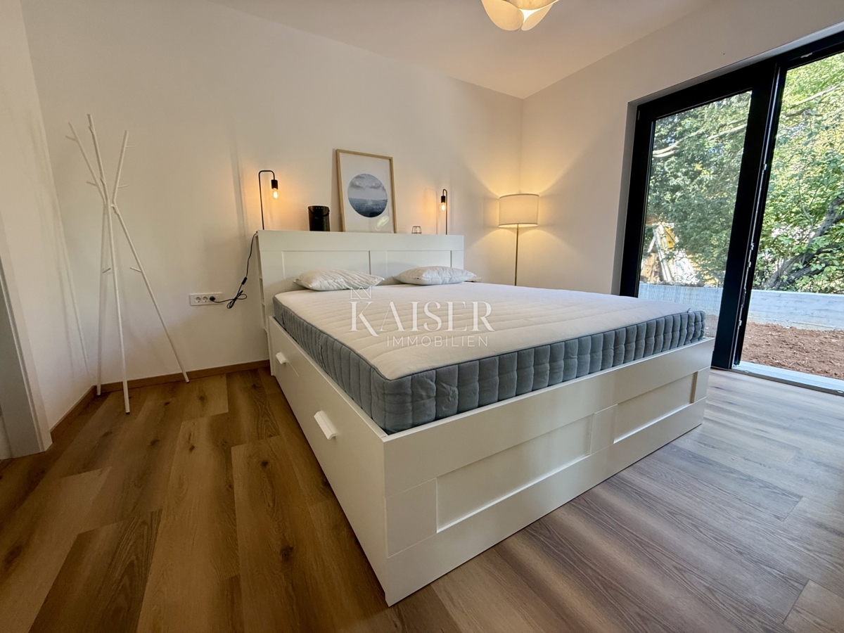 Istra, Labin - novogradnja z bazenom 218 m2