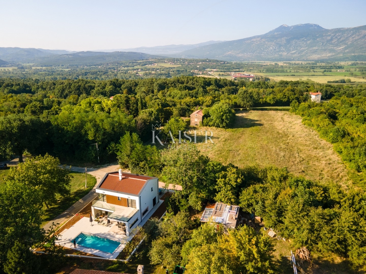 Istra, Labin - novogradnja z bazenom 218 m2