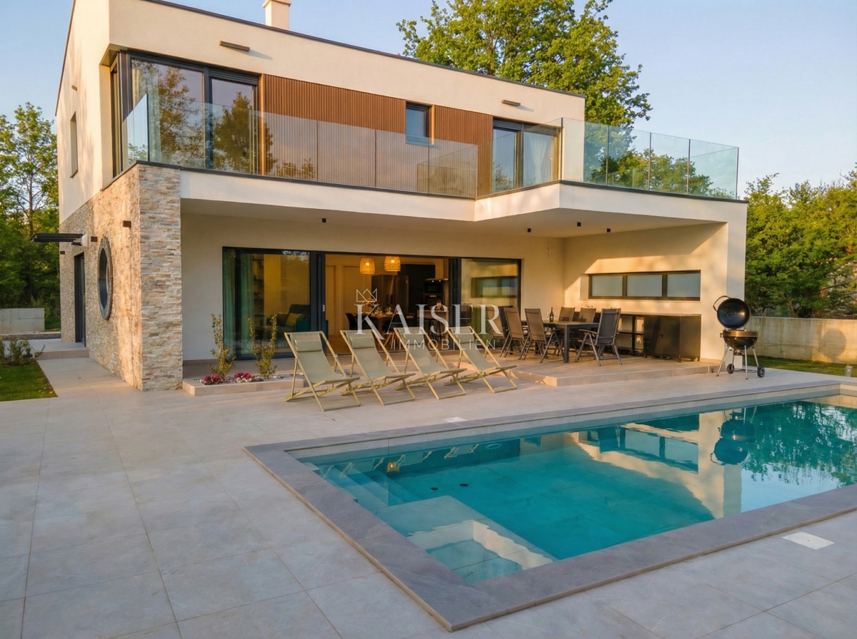 Istra, Labin - novogradnja z bazenom 218 m2