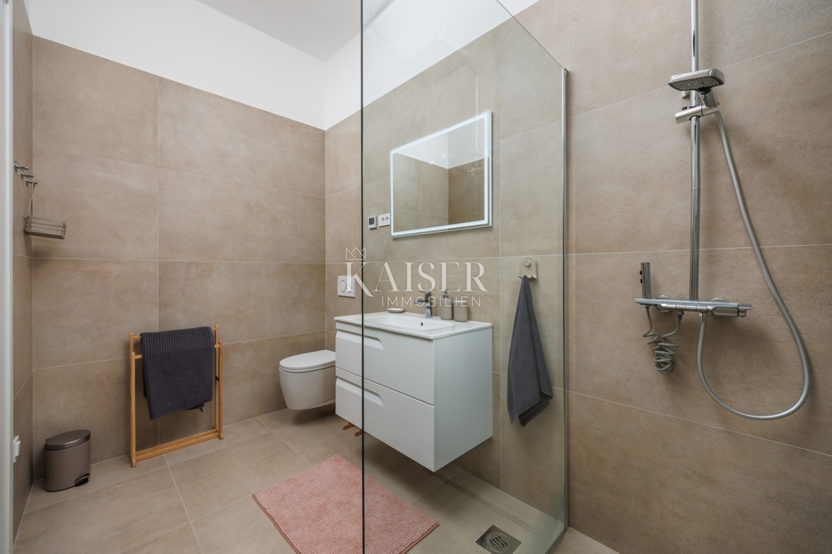 Istra, Labin - novogradnja z bazenom 218 m2