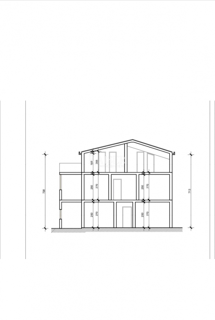 Vir – hiša s 6 apartmaji in garažo, 200 m od morja