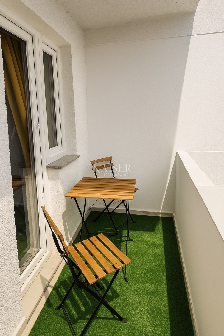 Vir – hiša s 6 apartmaji in garažo, 200 m od morja