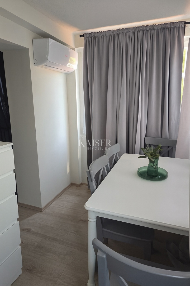 Vir – hiša s 6 apartmaji in garažo, 200 m od morja